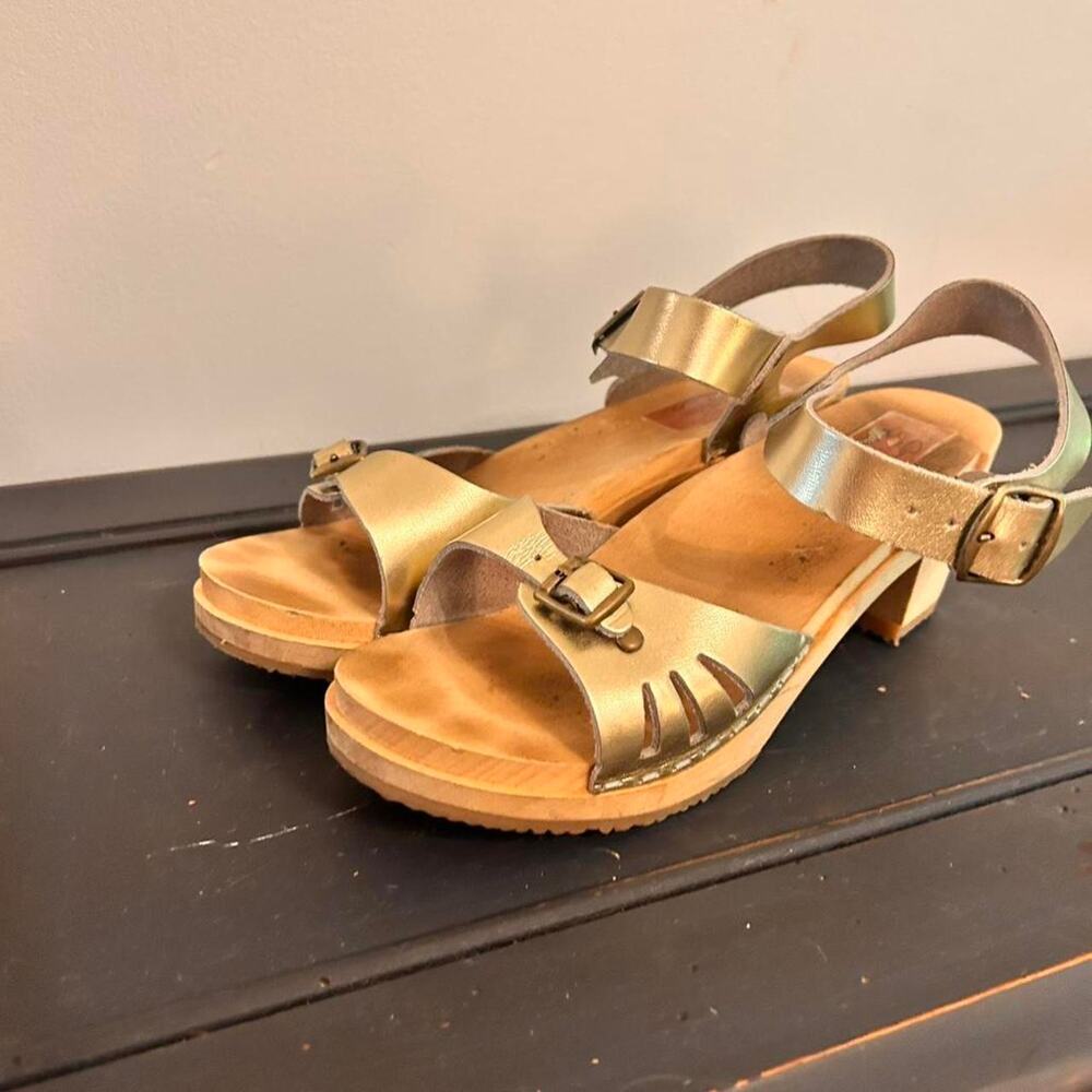 Size 8 gold leather wooden clog